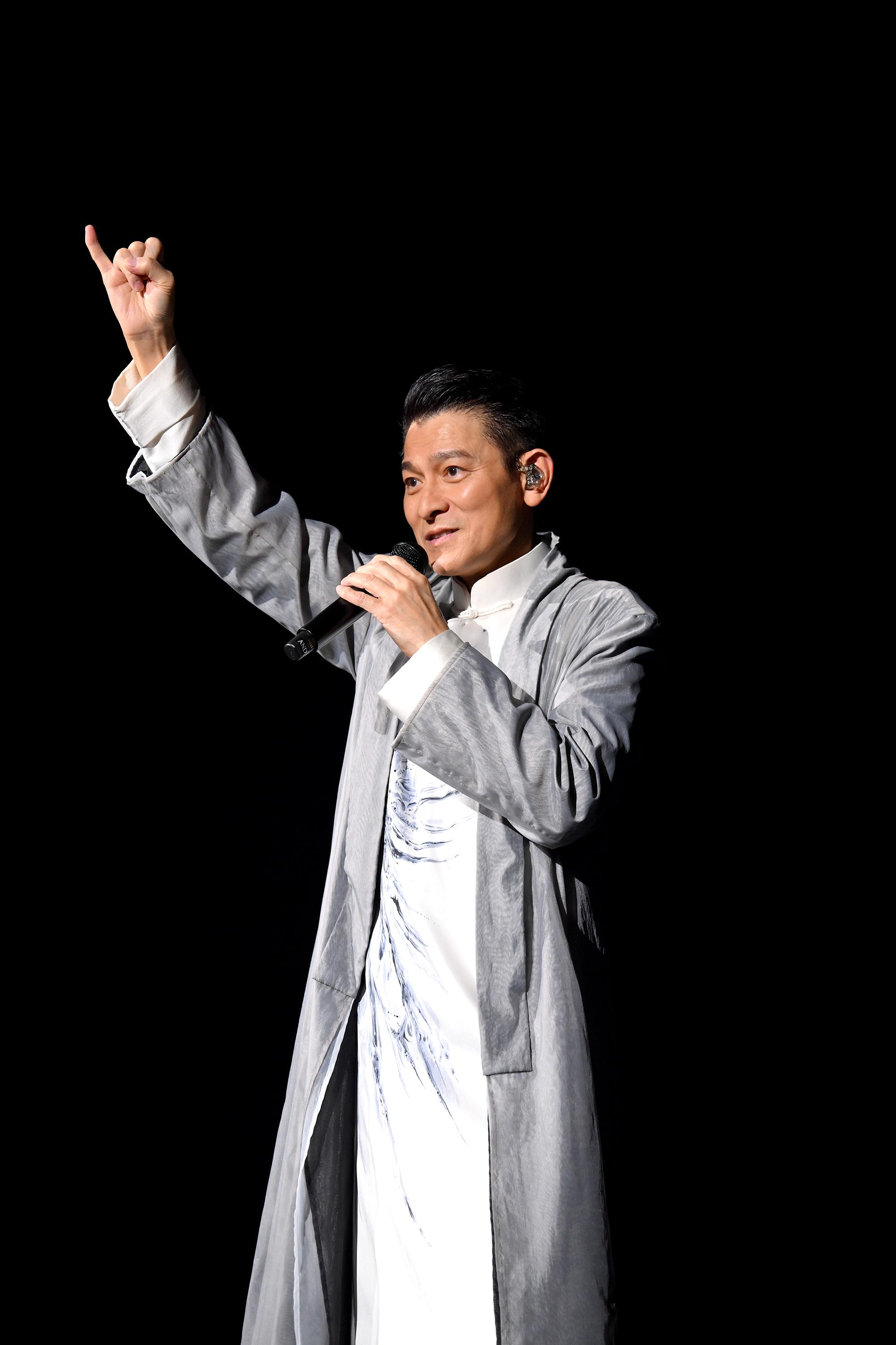 劉德華36場內地巡唱完成一半。