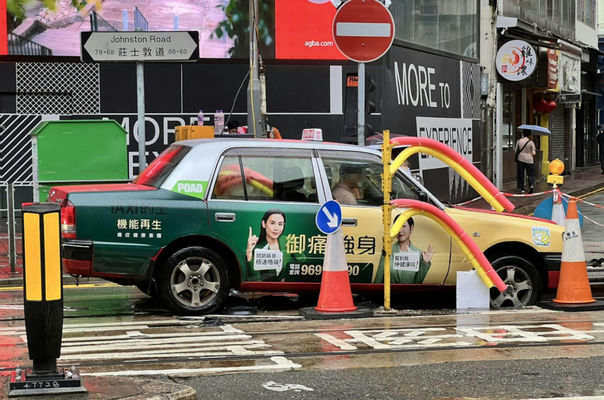 灣仔的士誤闖維修電車軌路段 香港突發事故報料區 FB