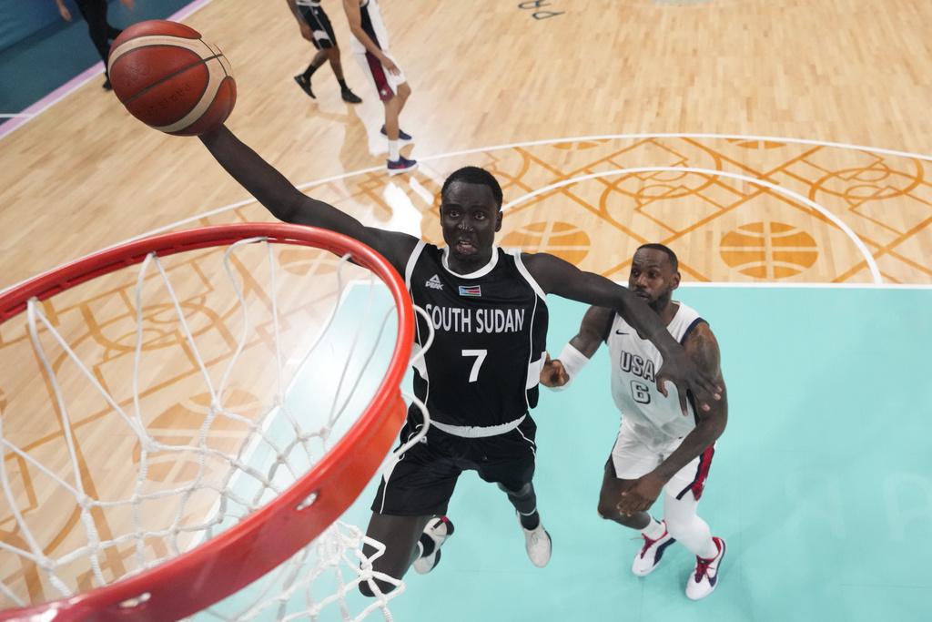 美國男籃以17分之差大勝南蘇丹,豪取分組賽兩連勝。(美聯社)