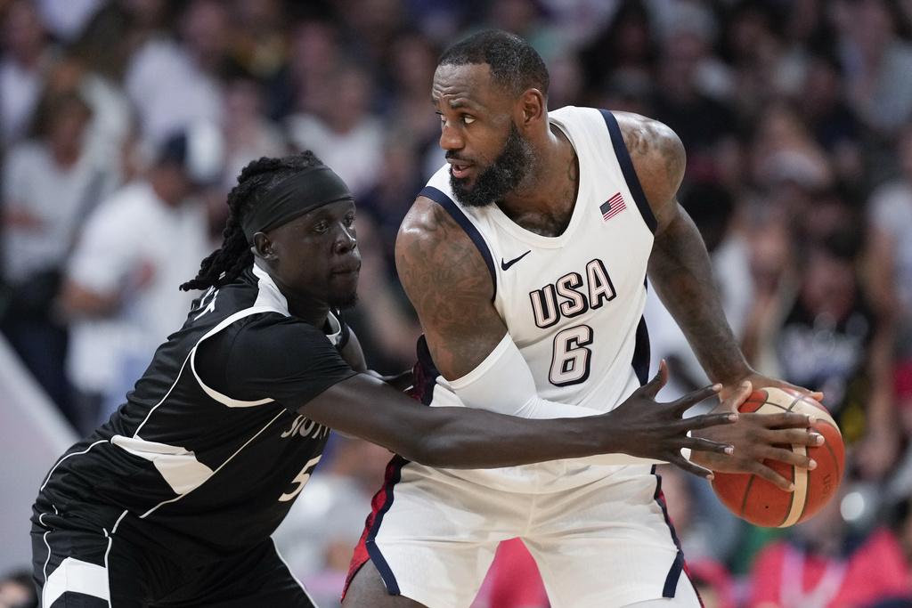 美國男籃以17分之差大勝南蘇丹,豪取分組賽兩連勝。(美聯社)