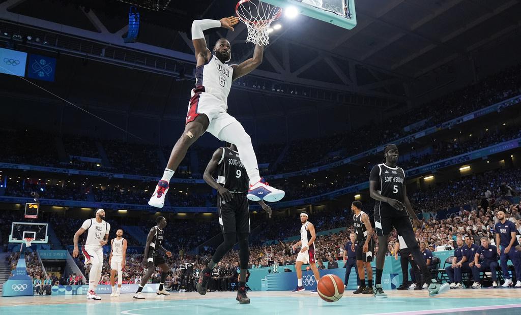 美國男籃以17分之差大勝南蘇丹,豪取分組賽兩連勝。(美聯社)