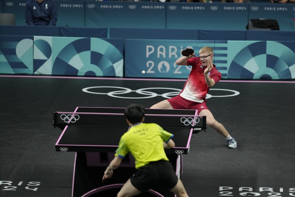 中華台北代表林昀儒不敵法國球手李布隆,八強止步。(美聯社)