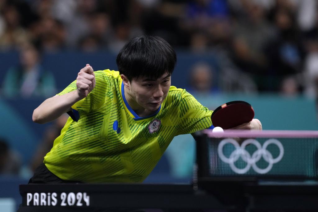 中華台北代表林昀儒不敵法國球手李布隆,八強止步。(美聯社)