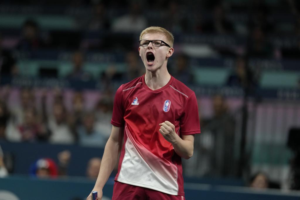 中華台北代表林昀儒不敵法國球手李布隆,八強止步。(美聯社)