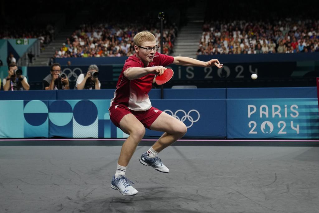 中華台北代表林昀儒不敵法國球手李布隆,八強止步。(美聯社)