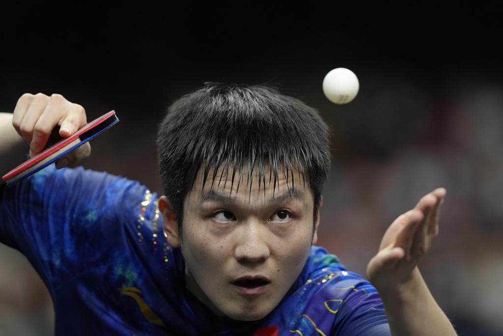 中國選手樊振東和日本代表張本智和激戰7局。(美聯社)