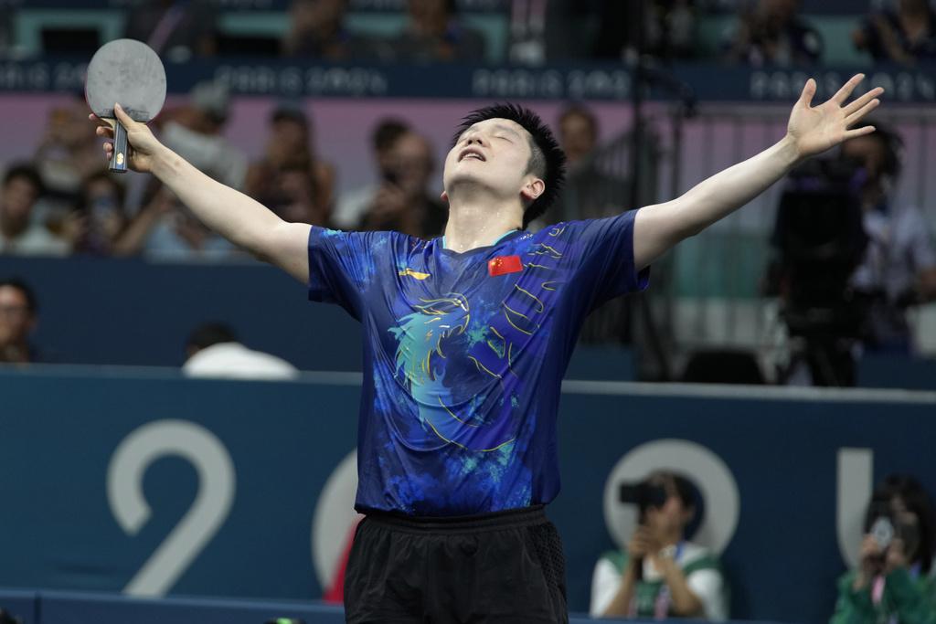 中國選手樊振東和日本代表張本智和激戰7局。(美聯社)