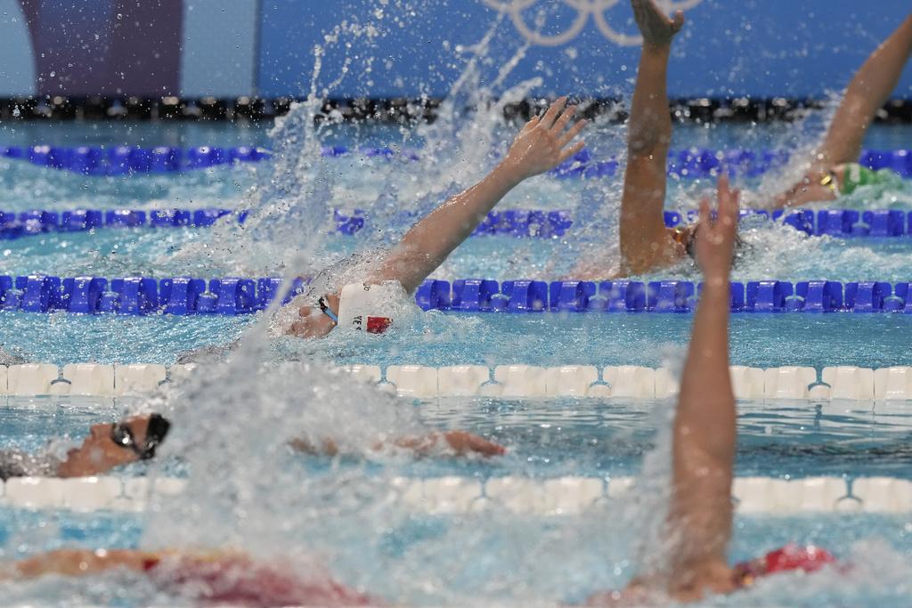 澳洲名將麥姬雲成功衛冕女子200米背泳金牌。(美聯社)