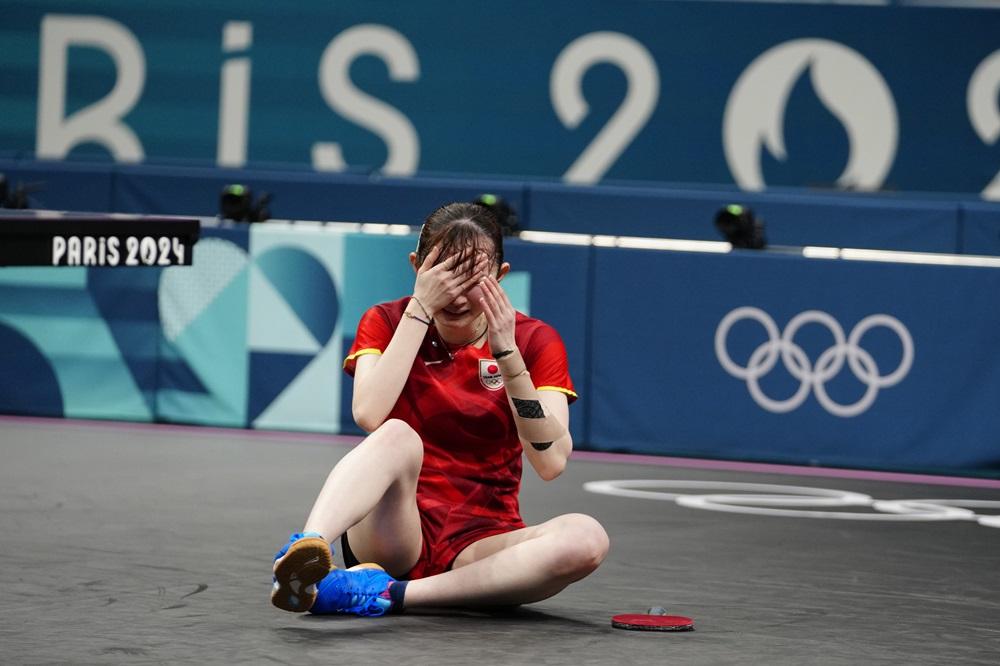 早田希娜獲勝後哭起來。(美聯社)