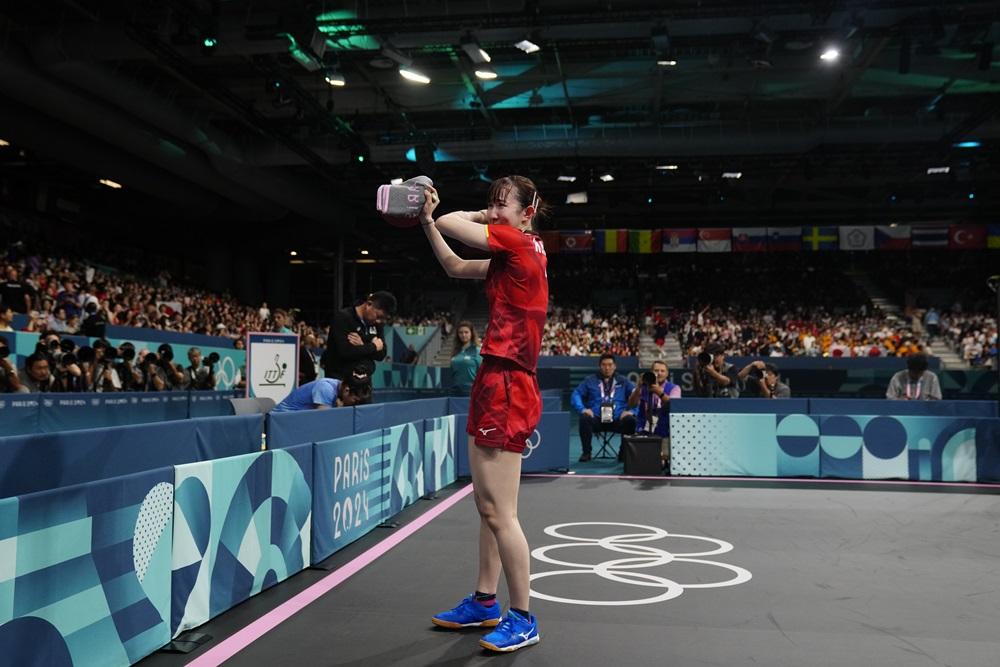 早田希娜向觀眾致謝。(美聯社)