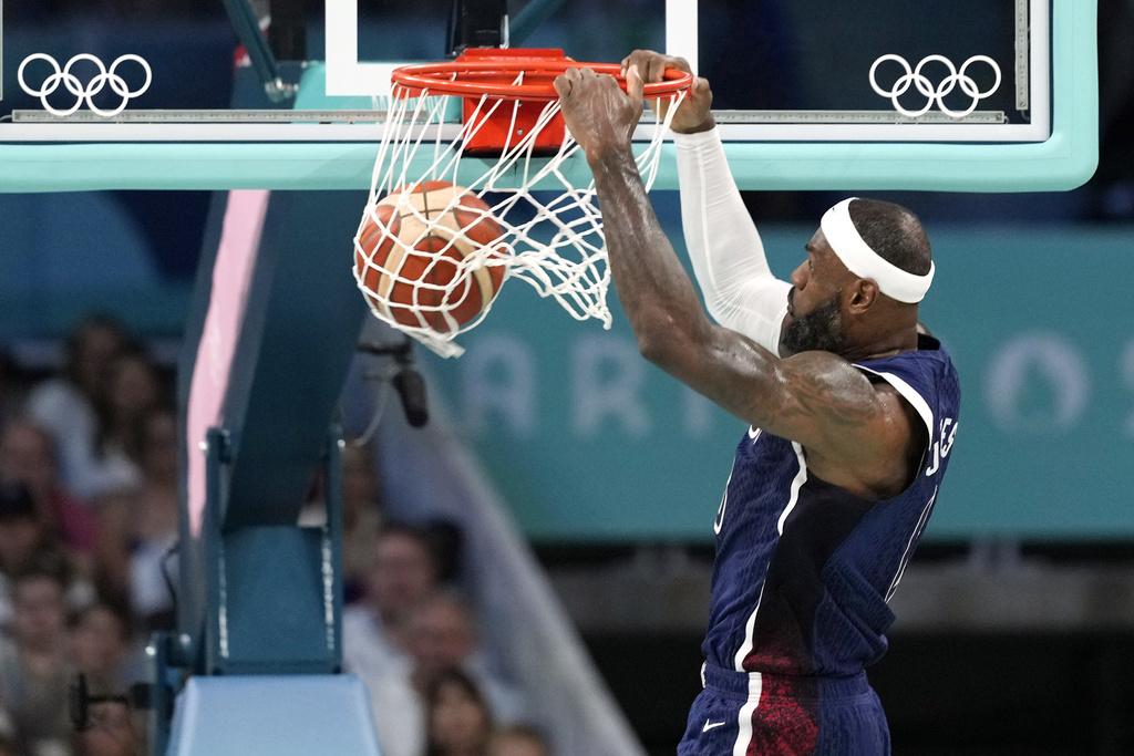 憑著愛華士攻入全場最高的26分,美國男籃以104:83大勝波多黎各。(美聯社)