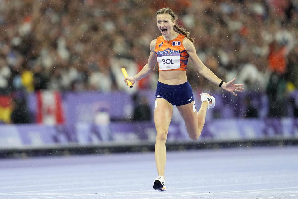 最後一棒的保爾,為荷蘭在4x400米混合接力後上贏得金牌。(美聯社)