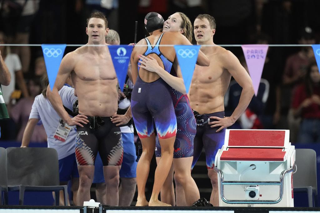 美國和中國隊均在男女子4X100米游泳接力賽中打破世界紀錄。(美聯社)