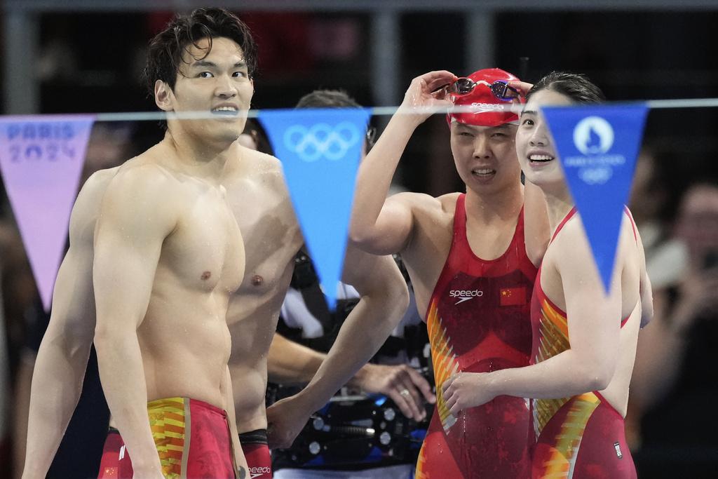 美國和中國隊均在男女子4X100米游泳接力賽中打破世界紀錄。(美聯社)