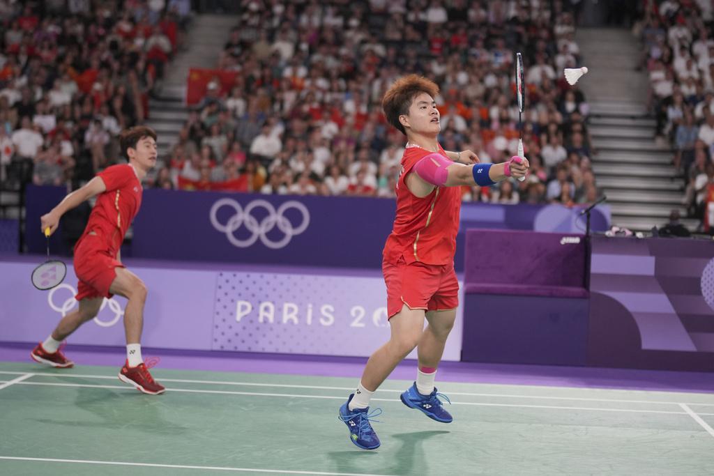 兩隊激戰三局,中國隊惜敗,未能囊括所有羽毛球雙打金牌。(美聯社)