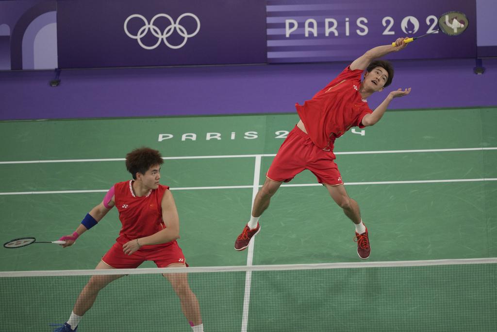 兩隊激戰三局,中國隊惜敗,未能囊括所有羽毛球雙打金牌。(美聯社)