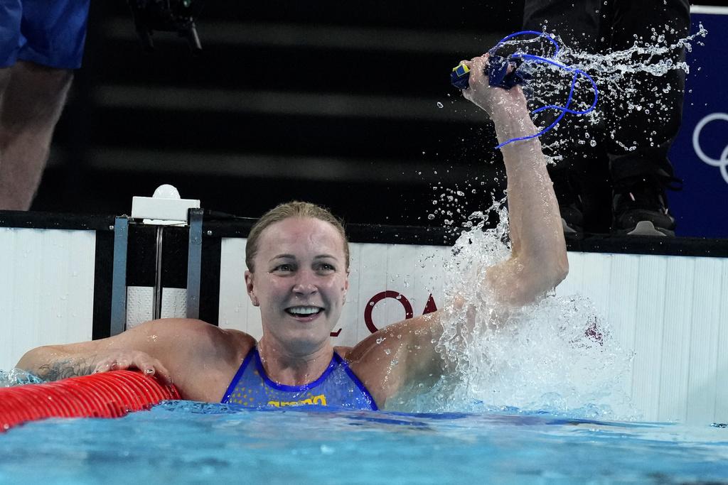 美澳兩國在巴黎奧運游泳場上競爭激烈。(美聯社)