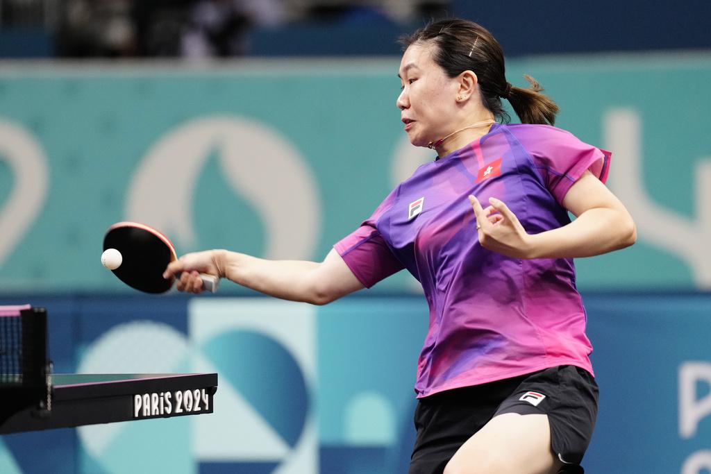 杜凱琹/李皓晴出戰首場女雙比賽,以局數3:2反勝瑞典組合。(美聯社)