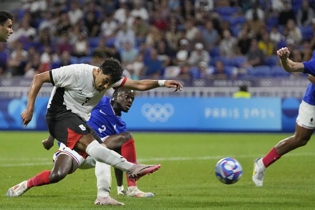 桑馬迪達臨完場前的入球,為法國扳平1:1平手,兩隊需踢加時。(美聯社)