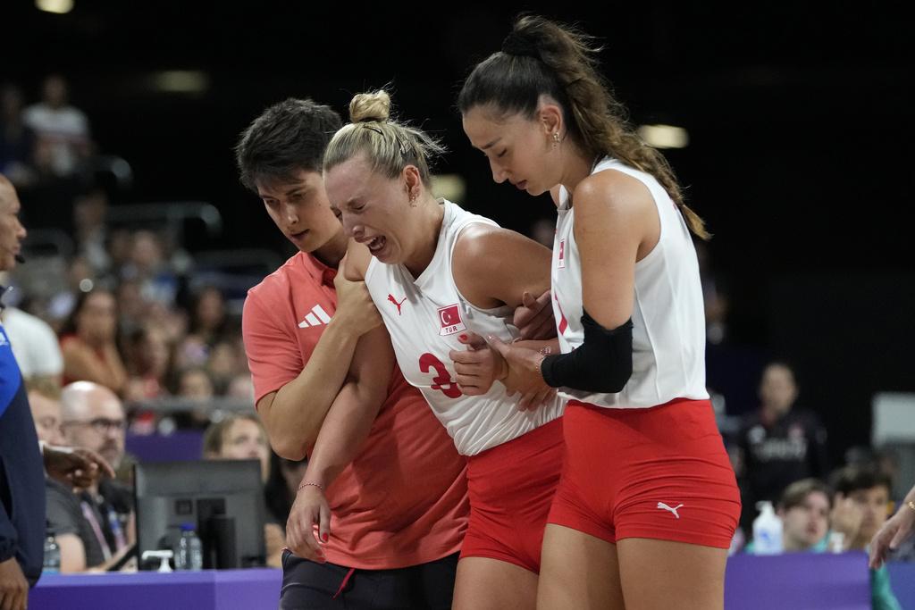 巴黎奧運|中國女排力戰5局負土耳其8強止步。(路透社)