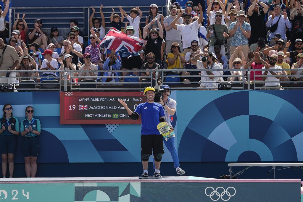 安迪麥當奴雖然未能晉身決賽,但全場觀眾亦為之而喝采。(美聯社)