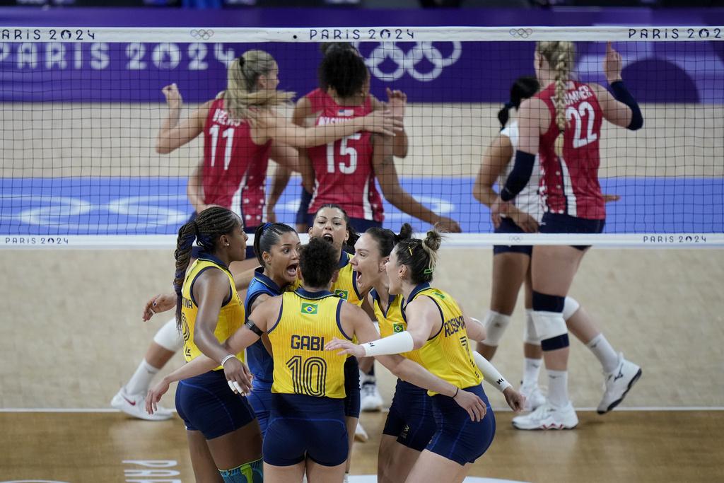 巴西女排在四強賽中打足5局,可惜不敵美國隊。(美聯社)