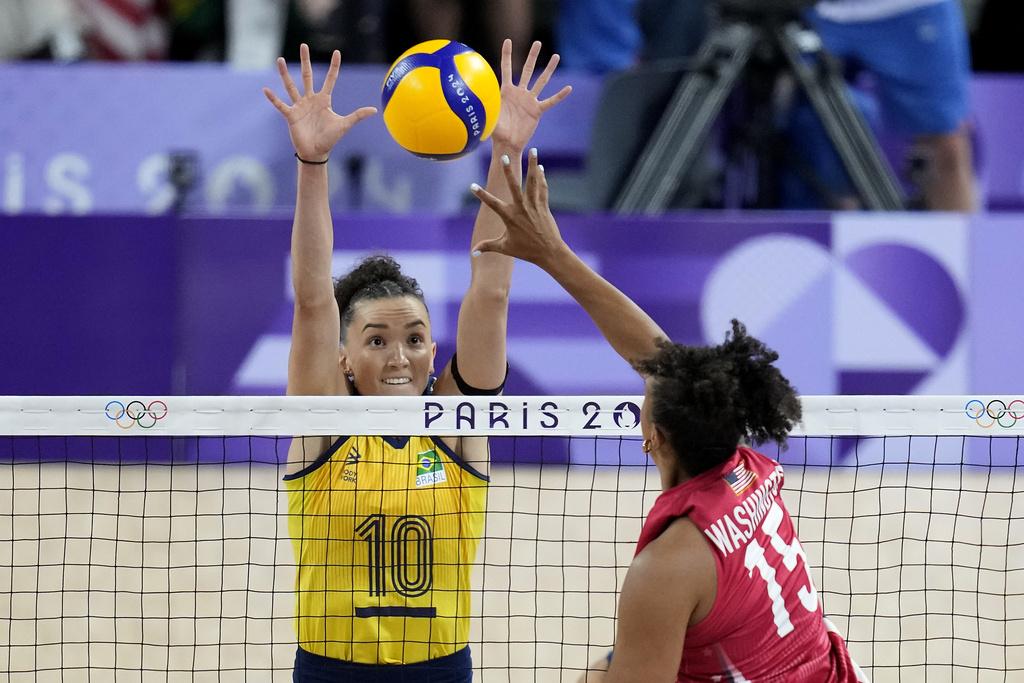 巴西女排在四強賽中打足5局,可惜不敵美國隊。(美聯社)
