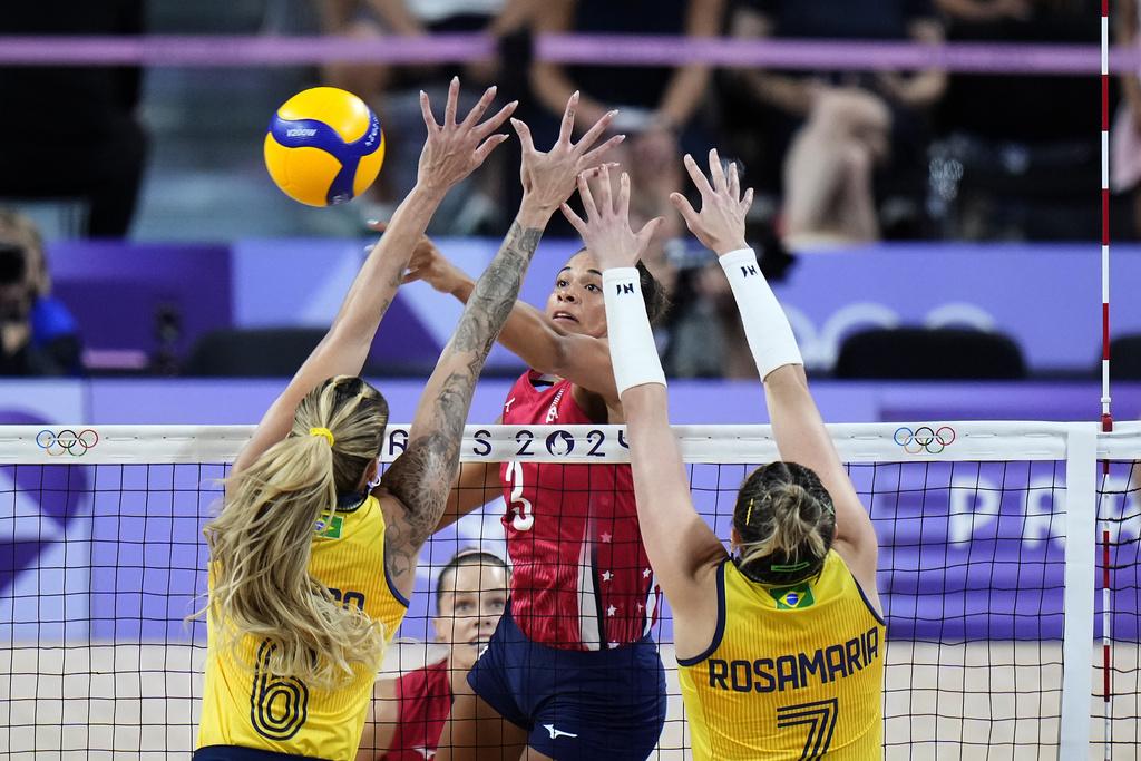 巴西女排在四強賽中打足5局,可惜不敵美國隊。(美聯社)