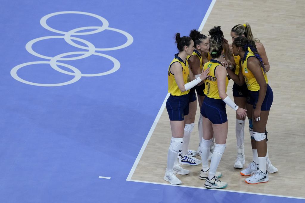 巴西女排在四強賽中打足5局,可惜不敵美國隊。(美聯社)