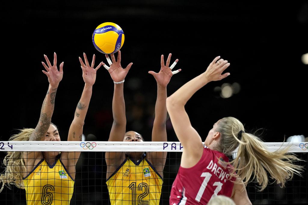 巴西女排在四強賽中打足5局,可惜不敵美國隊。(美聯社)