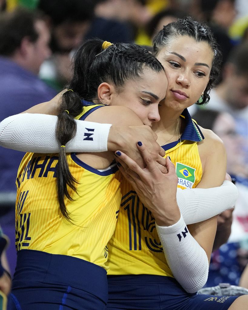 巴西女排在四強賽中打足5局,可惜不敵美國隊。(美聯社)