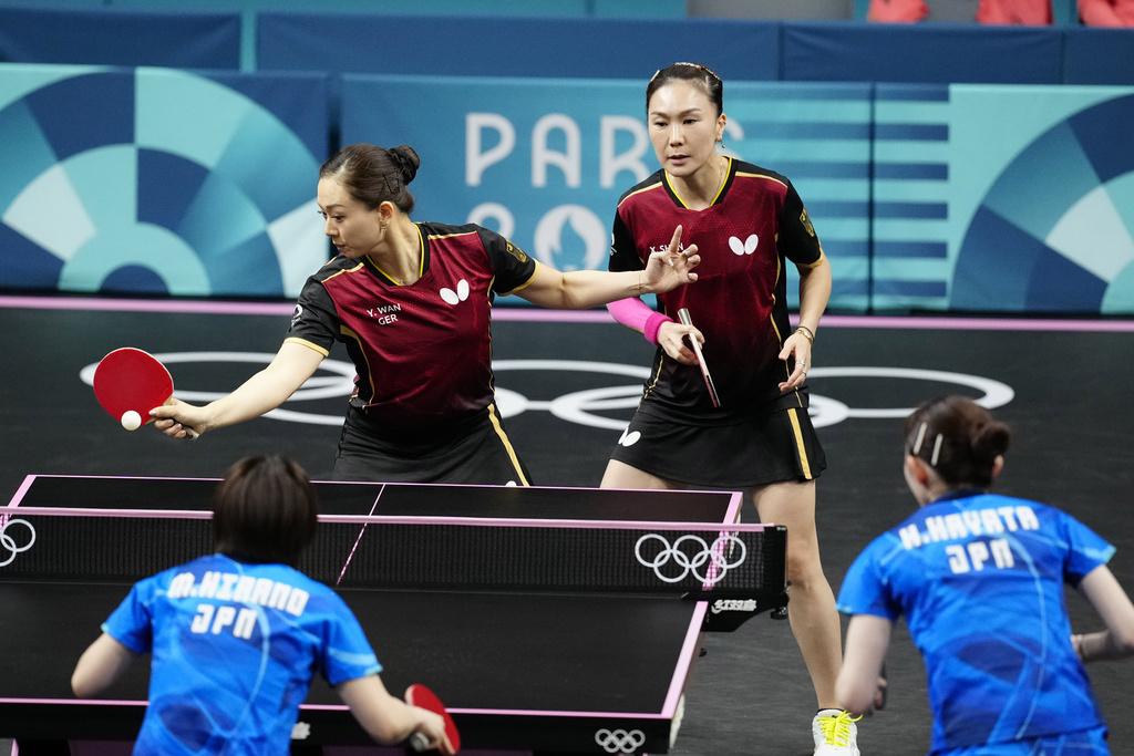 日本乒乓女團將於周六晚9時舉行的決賽,與中國爭奪金牌。(美聯社)