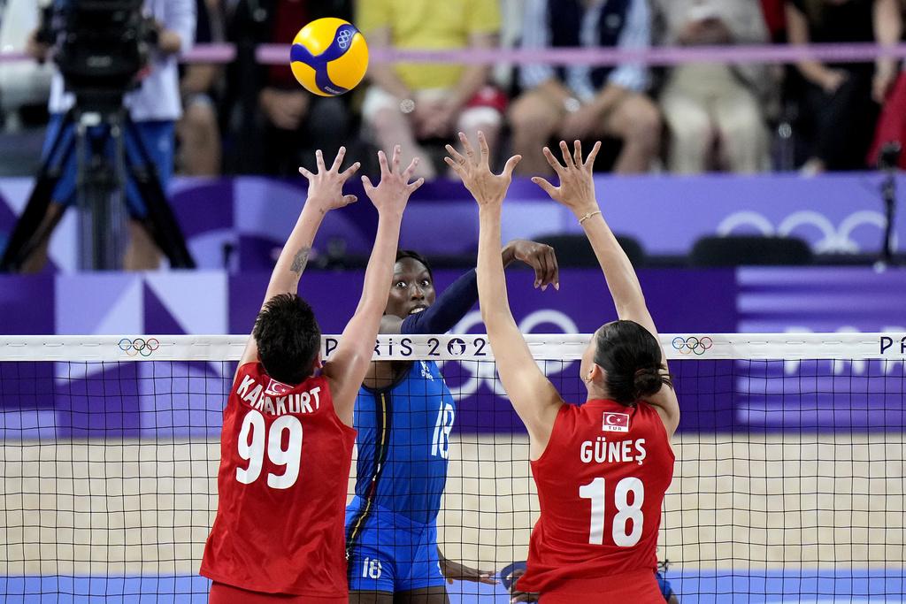 意大利直落三局擊敗土耳其,將會在決賽對戰美國隊。(美聯社)