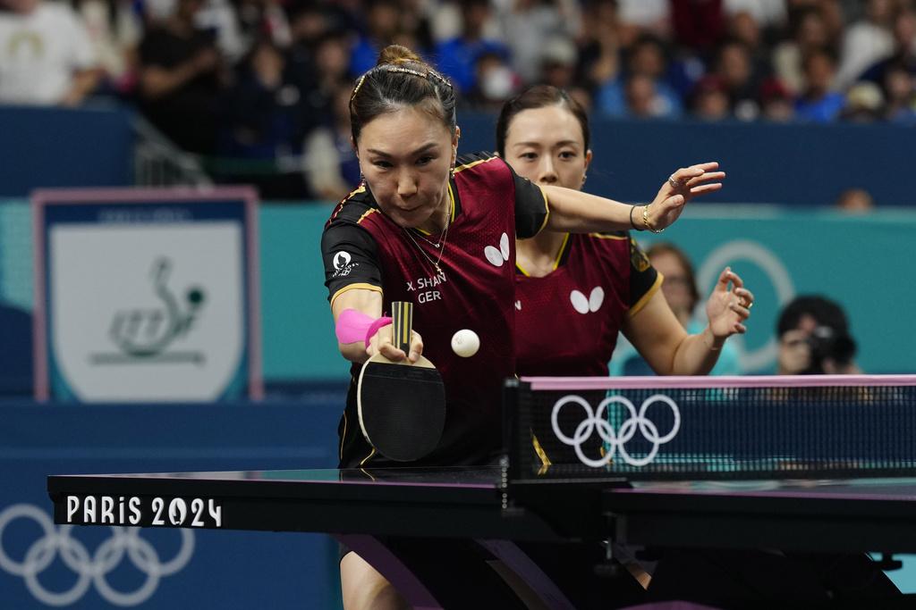 日本乒乓女團將於周六晚9時舉行的決賽,與中國爭奪金牌。(美聯社)