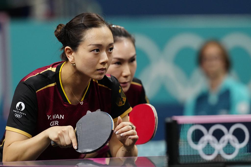 日本乒乓女團將於周六晚9時舉行的決賽,與中國爭奪金牌。(美聯社)