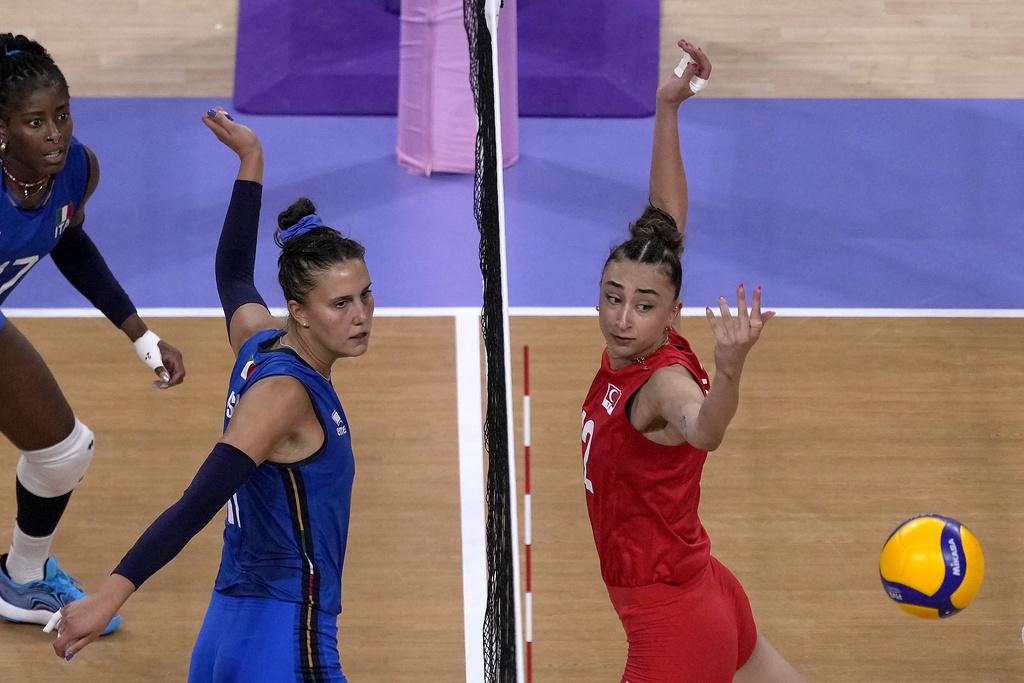 意大利直落三局擊敗土耳其,將會在決賽對戰美國隊。(美聯社)