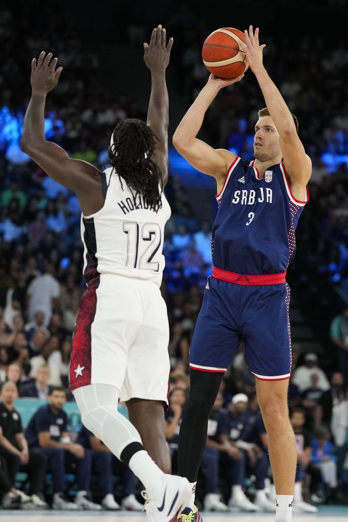 由祖傑領軍的塞爾維亞,半場領先美國隊11分,令人大跌眼鏡。(美聯社)