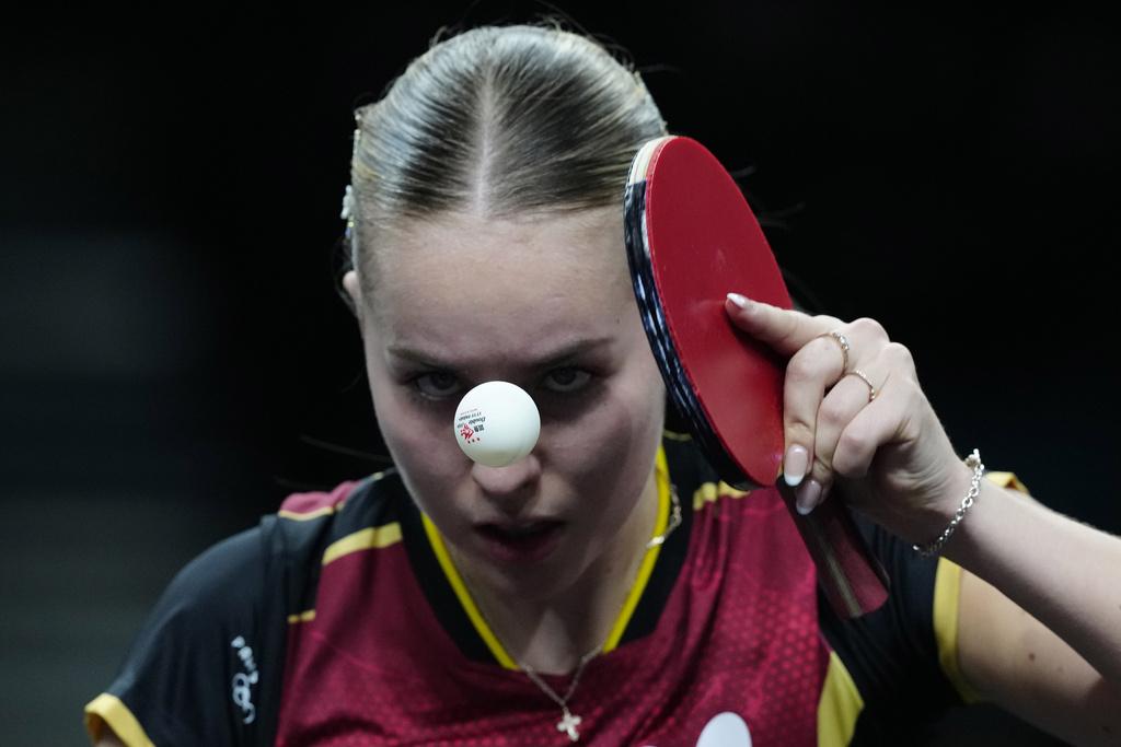 日本乒乓女團將於周六晚9時舉行的決賽,與中國爭奪金牌。(美聯社)