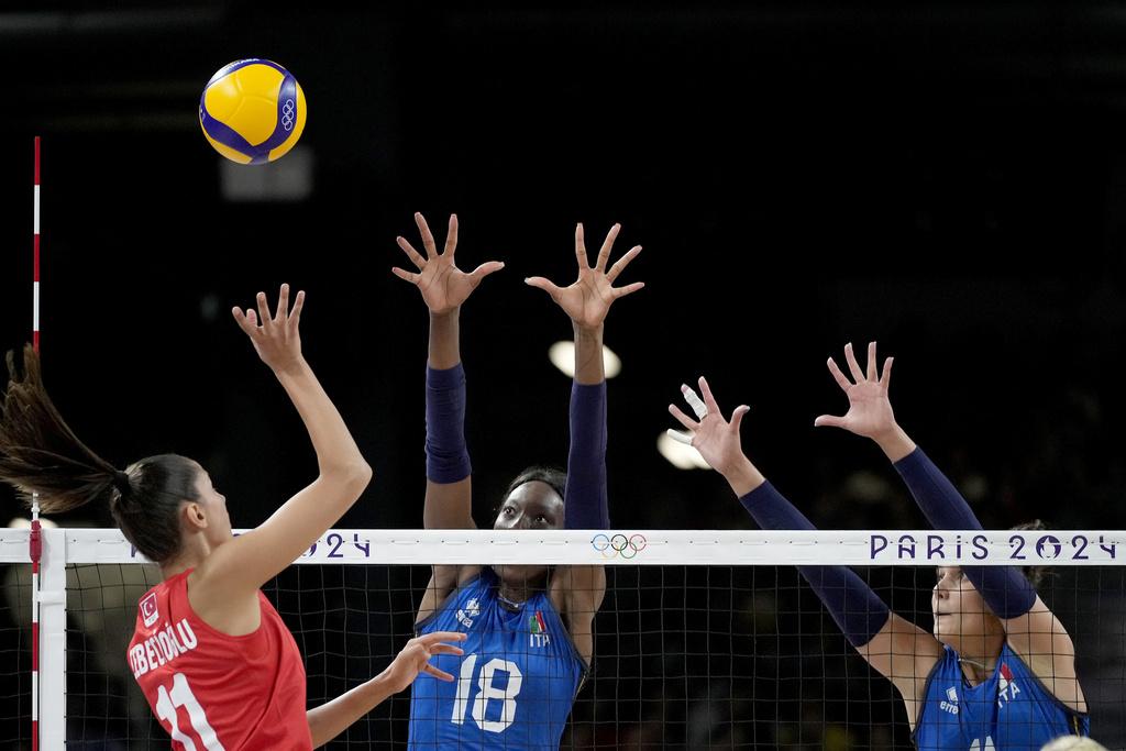 意大利直落三局擊敗土耳其,將會在決賽對戰美國隊。(美聯社)