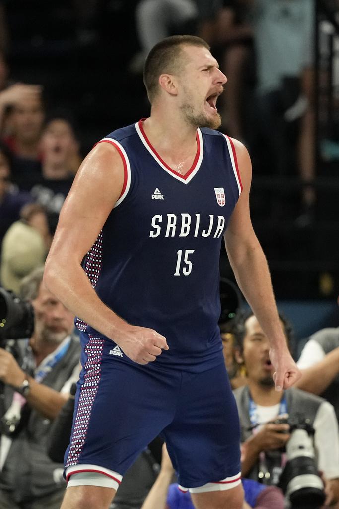 由祖傑領軍的塞爾維亞,半場領先美國隊11分,令人大跌眼鏡。(美聯社)