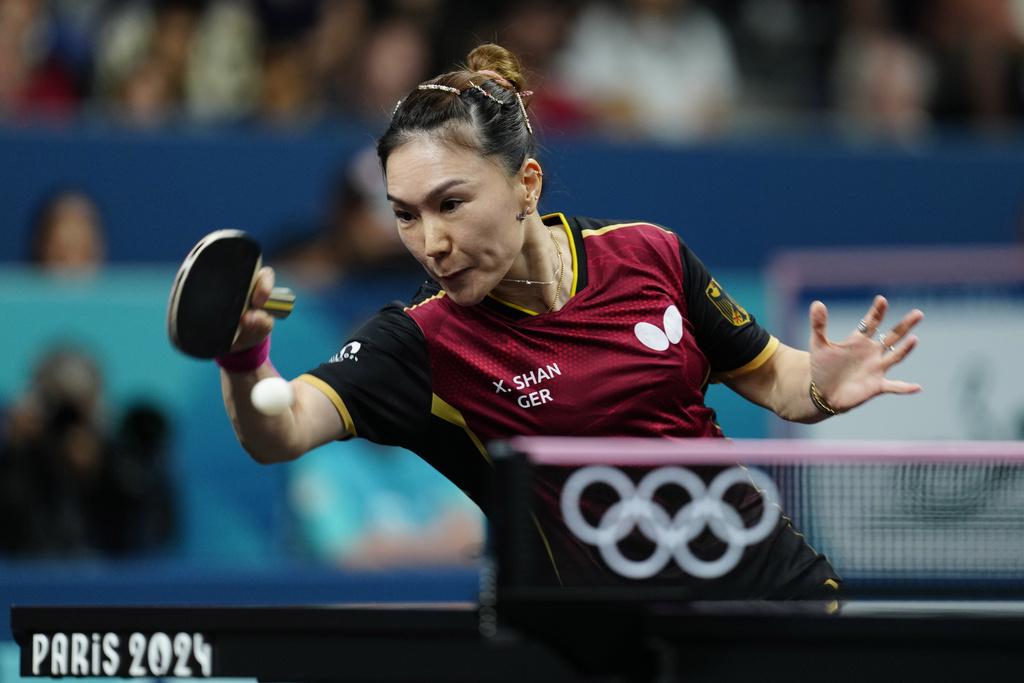 日本乒乓女團將於周六晚9時舉行的決賽,與中國爭奪金牌。(美聯社)
