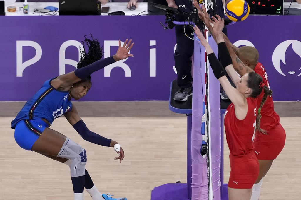 意大利直落三局擊敗土耳其,將會在決賽對戰美國隊。(美聯社)