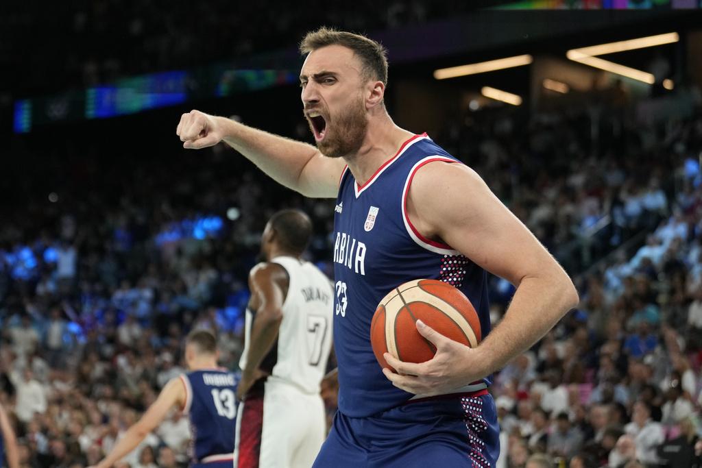 塞爾維亞頭三節可謂打出完美表現,可惜面對的是實力恐怖的美國男籃。(美聯社)