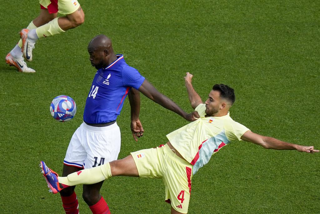 兩隊開賽鬥得激烈,米洛特與費明盧比斯早段的入球令兩軍打成1:1平手。(美聯社)