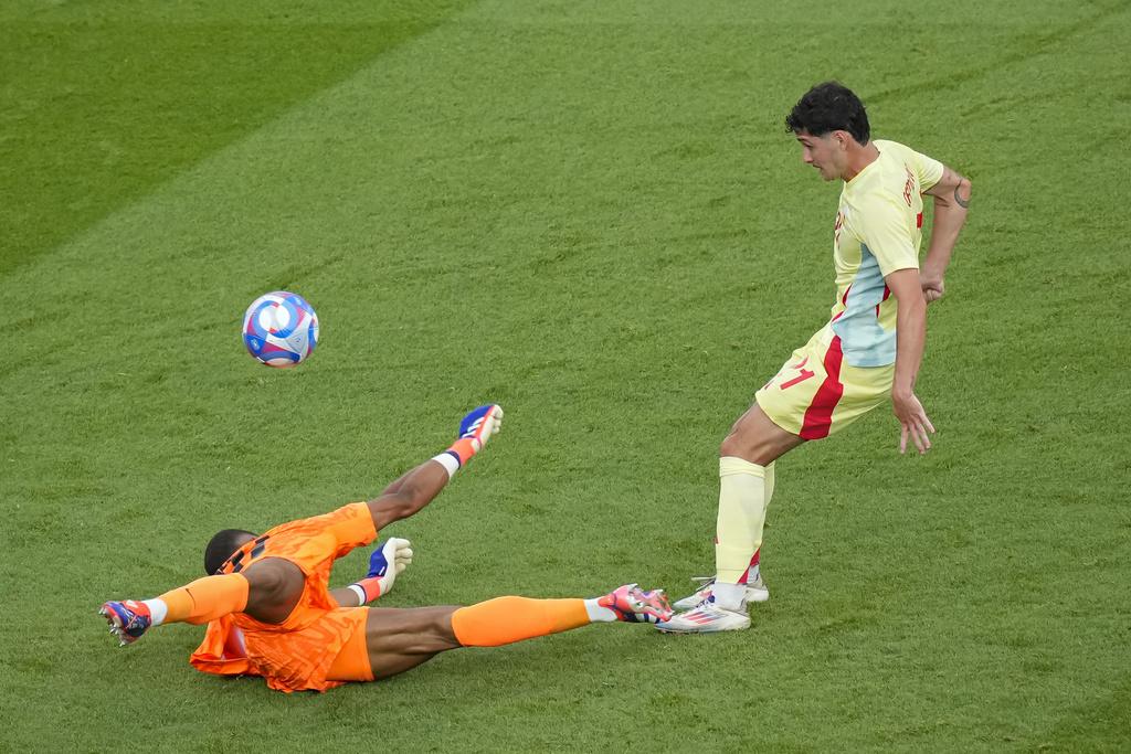 西班牙憑著卡美路於加時梅開二度,以5:3擊敗法國摘金。(美聯社)