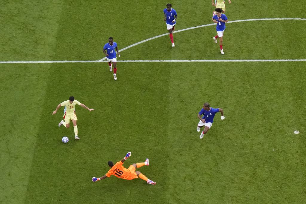 西班牙憑著卡美路於加時梅開二度,以5:3擊敗法國摘金。(美聯社)