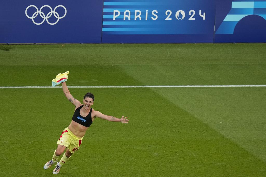 西班牙憑著卡美路於加時梅開二度,以5:3擊敗法國摘金。(美聯社)