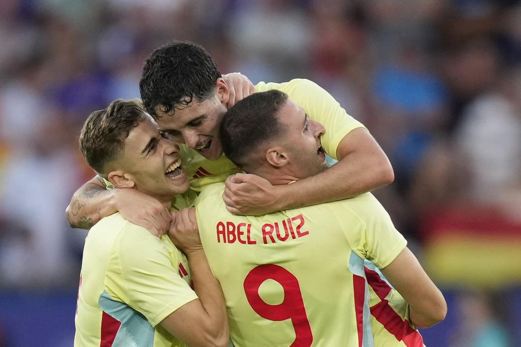 西班牙憑著卡美路於加時梅開二度,以5:3擊敗法國摘金。(美聯社)