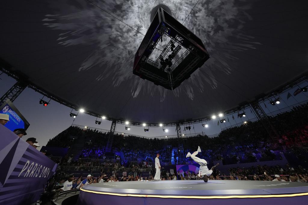 菲臘在決賽三個回合中,都展現出超卓的舞蹈動作和對音樂的敏銳感。(美聯社)