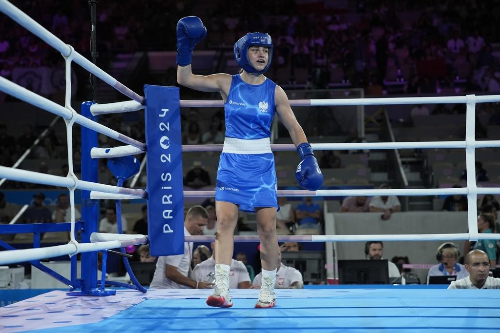 林郁婷在女子57公斤級奪金,以5:0擊敗波蘭選手施拉美達。(美聯社)